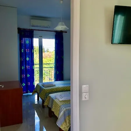 In - Banos And Swimming Pool Guest house Roda (Corfu)