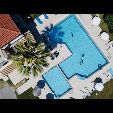 In - Banos And Swimming Pool Guest house
