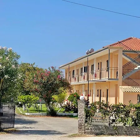 In - Banos And Swimming Pool Guest house Roda (Corfu)
