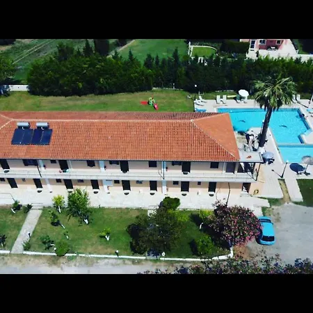 In - Banos And Swimming Pool Guest house